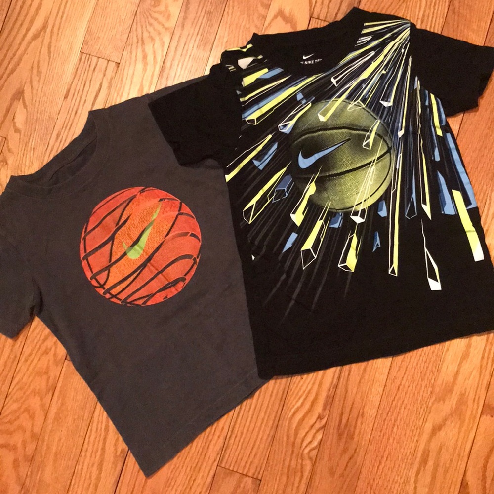 Bundle of 2 Boys Nike Tees, Size 6